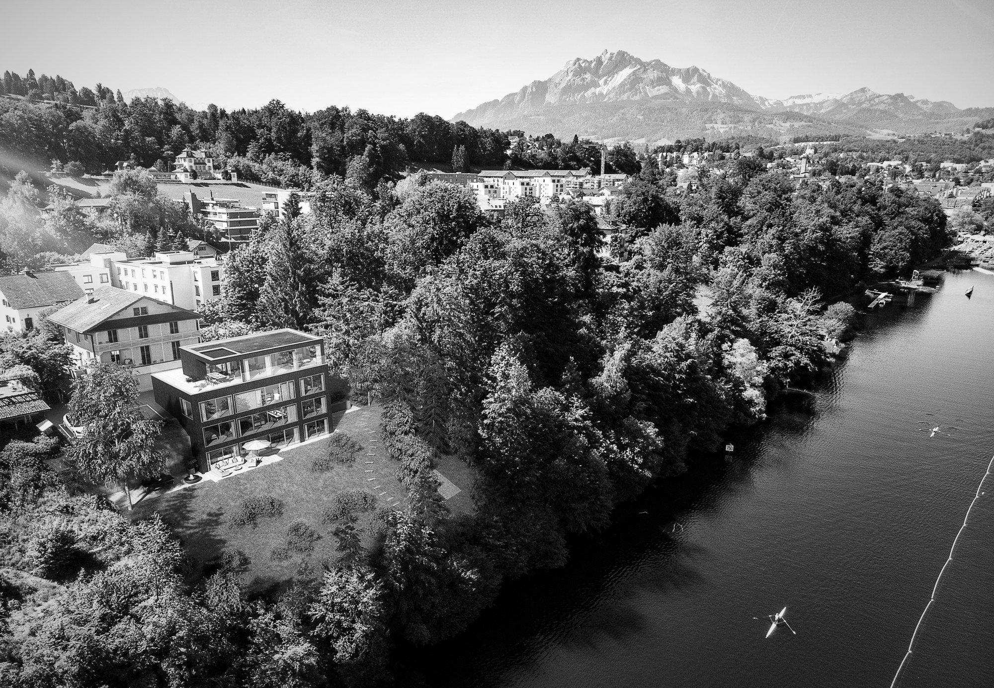 Luftbild des Hauses am See mit Pilatus im Hintergrund